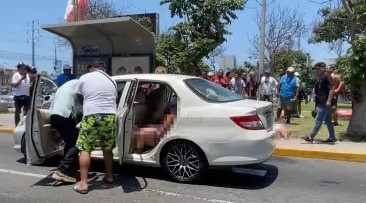 Imagen de la noticia: Perú: Sicarios asesinan a una familia en plena avenida de Lima