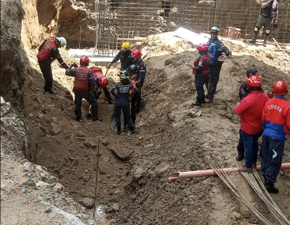 Imagen de la noticia: Caracas: Un muerto y tres heridos por derrumbe de construcción en Los Palos Grandes