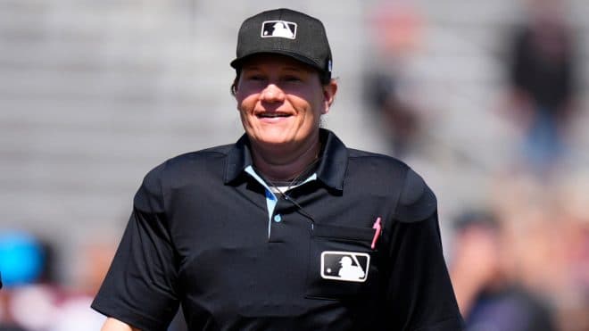 Imagen de la noticia: Jen Pawol se convertirá en la primera mujer en arbitrar en la MLB