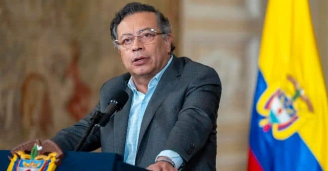 Imagen de la noticia: Petro lamenta muerte del senador Miguel Uribe Turbay
