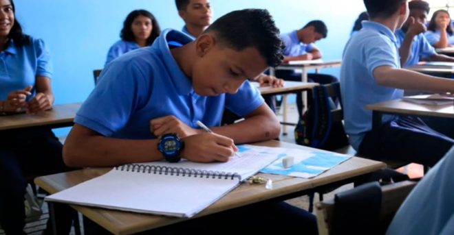 Imagen de la noticia: Eliminarían las tareas escolares: Ministro propone debate nacional