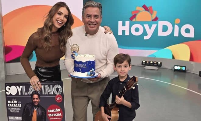 Imagen de la noticia: Daniel Sarcos recibe sorpresa de su esposa e hijo por su cumpleaños