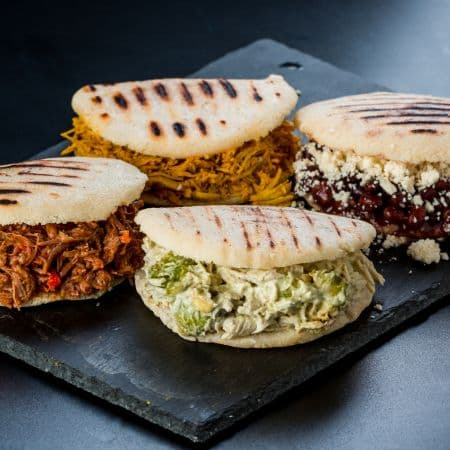 Imagen de la noticia: La IA responde: La arepa tiene raíces venezolanas, según ChatGPT y Gemini