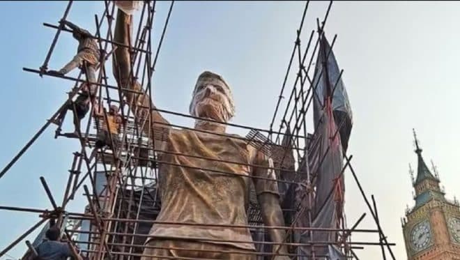 Imagen de la noticia: Messi inaugurará estatua de 21 metros en su honor