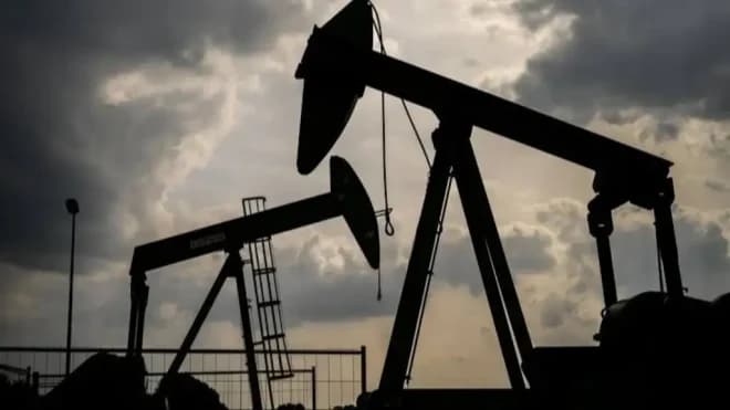 Imagen de la noticia: Venezuela reactiva la industria petrolera con un alza del 10% en producción