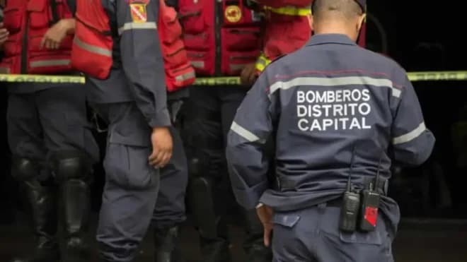 Imagen de la noticia: Incendio en un depósito en Petare: varios barriles de gasolina estaban almacenados