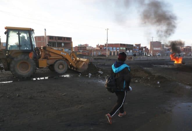 Imagen de la noticia: Más de 250 migrantes venezolanos y colombianos se encuentran varados por protestas en Bolivia