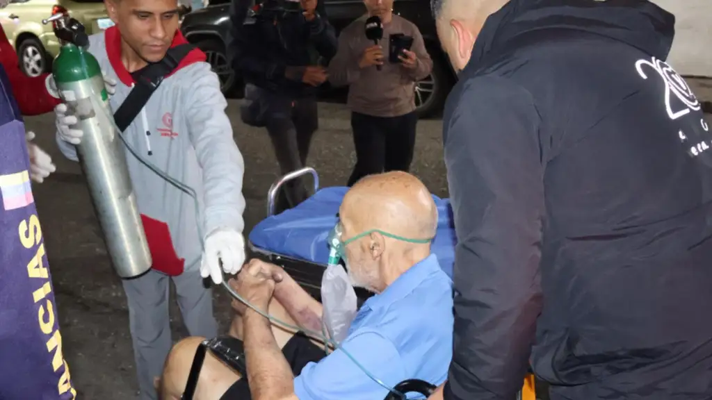 Imagen de la noticia: Defensoría del Pueblo interviene para rescatar a anciano en estado crítico tras ser desalojado de su hogar