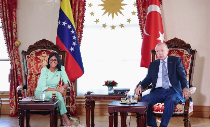 Imagen de la noticia: Delcy Rodríguez busca con Turquía subir de 448 a 3.000 millones de dólares el comercio bilateral