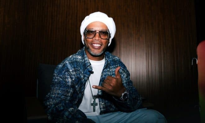 Imagen de la noticia: Ronaldinho sorprende al mundo: lanza su álbum musical “Camisa 10” con estrellas globales
