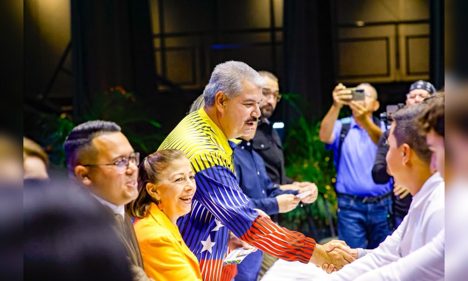Imagen de la noticia: Gobernador entrega Becas Jesús Enrique Lossada a 1.000 estudiantes de universidades públicas