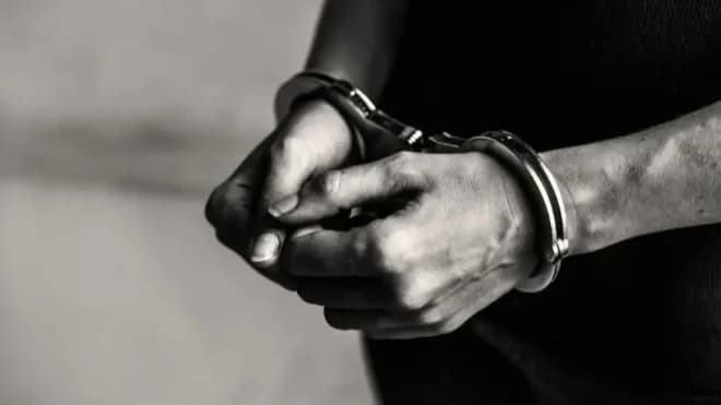 Imagen de la noticia: Detienen a un hombre tras darle una golpiza a su hijo de 7 años