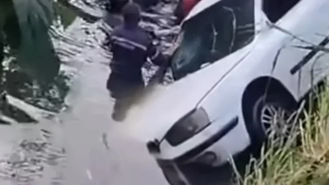 Imagen de la noticia: Guatire: Vehículo cae al río Pacairigua y deja una víctima fatal
