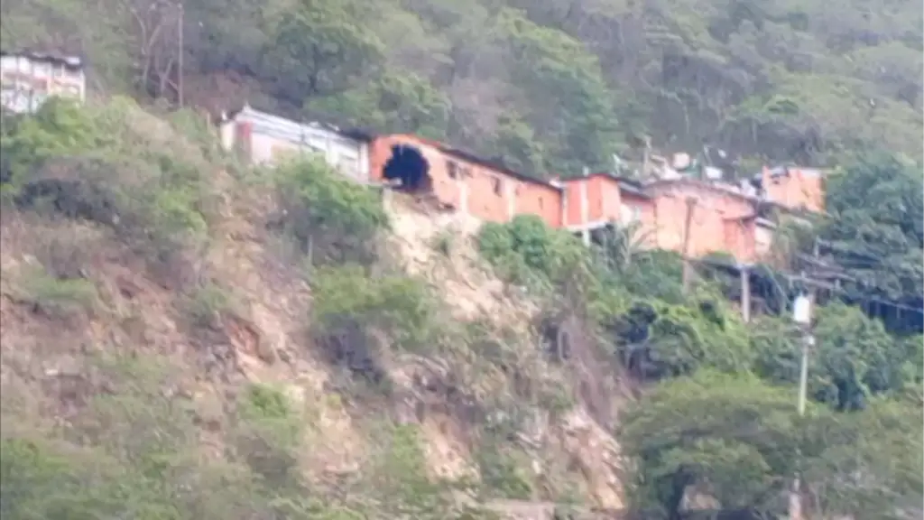 Imagen de la noticia: Terremotos del 24 de junio causan daños en la carretera vieja Caracas-La Guaira: cinco viviendas afectadas