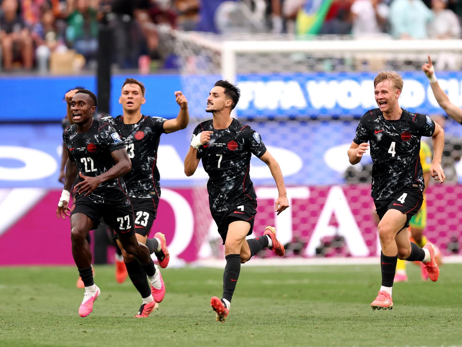 Imagen de la noticia: Eustáquio le dio a Canadá la clasificación agónica a octavos de final