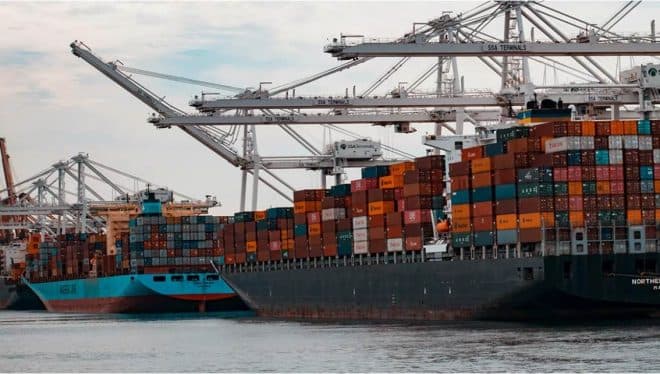 Imagen de la noticia: La Guaira: Desvían buques a Puerto Cabello la Medida es tomada por contingencia humanitaria