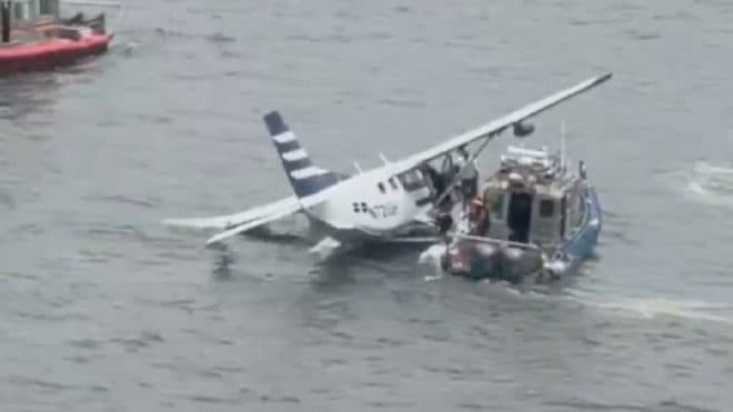 Milagro en Nueva York: hidroavión con 10 personas impacta en aguas del East River