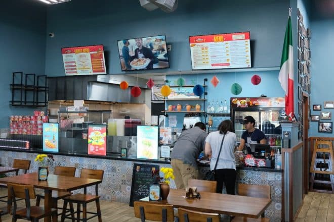 Imagen de la noticia: Redadas de ICE en Texas afectan ventas de restaurantes hispanos