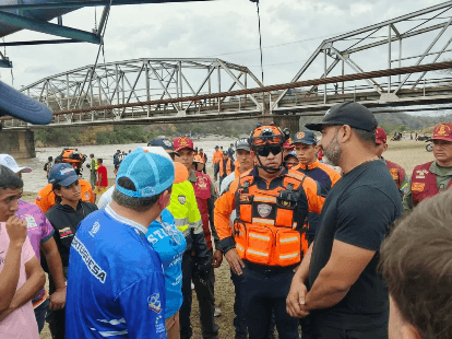 Imagen de la noticia: Portuguesa: Crecida del río Guanare obliga a rescatar a cinco personas en Carnaval