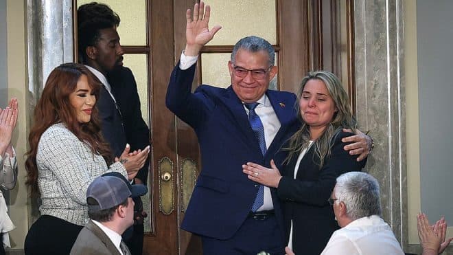 Imagen de la noticia: De la cárcel a la Casa Blanca: El impactante giro en la vida de Enrique Márquez