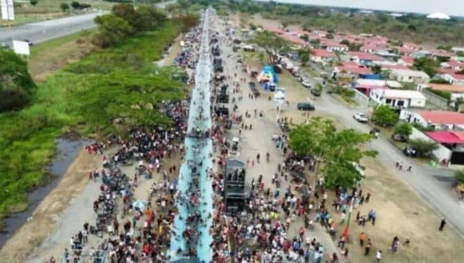Imagen de la noticia: Venezuela estrena la piscina más larga de Latinoamérica: una megaobra de 6 kilómetros que causa furor