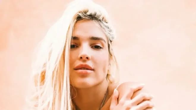 Imagen de la noticia: Elena Rose conmueve a Panamá: su emotiva visita a niños con discapacidad