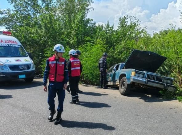 Imagen de la noticia: Municipio Cabimas: Vuelco de vehículo deja dos heridos en la Montañita