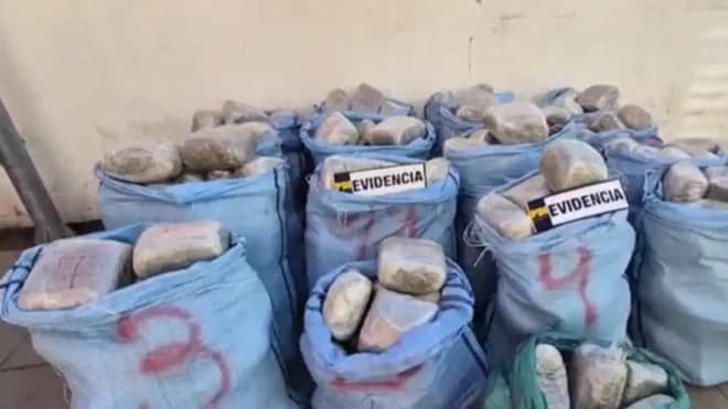 Imagen de la noticia: Transportaban 400 kilos de droga en un camión: cae venezolano durante operativo policial