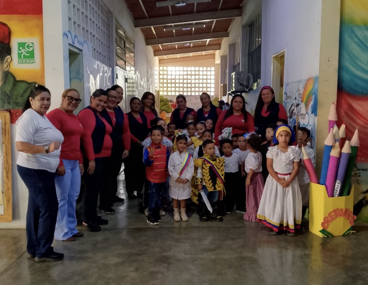 Imagen de la noticia: En Punta Gorda: Realizan con éxito el cierre de la Feria del Libro «De Hijo a Padre de la Patria Simón Bolívar»