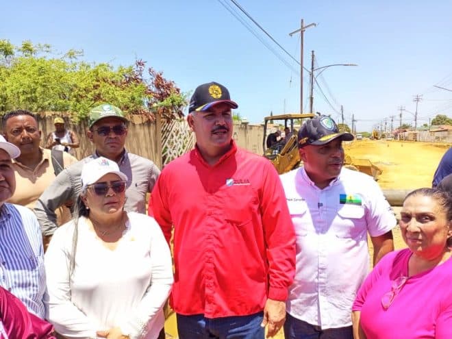 Imagen de la noticia: Gobernador Luis Caldera y Alcalde de Cabimas Frank Carreño inspeccionan labores de sustitución de sistema de aguas pluviales en la Urbanización Buena Vista