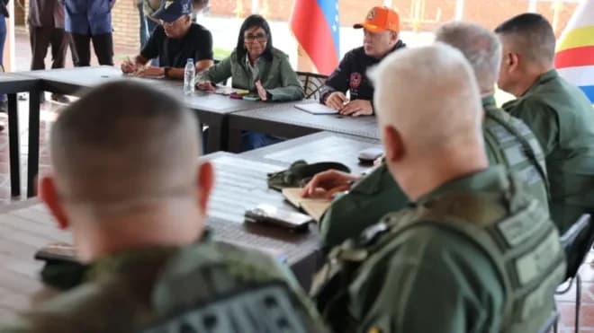 Imagen de la noticia: Delcy Rodríguez se reúne con el Estado Mayor Especial: establecen directrices de atención inmediata en La Guaira tras doble terremoto