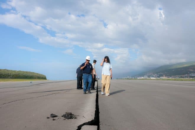 Imagen de la noticia: Gobierno prevé retomar vuelos internacionales usando pista paralela del aeropuerto de Maiquetía
